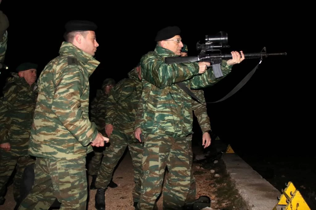 Νυκτερινή εκπαίδευση των Ειδικών Δυνάμεων παρακολούθησε ο Α/ΓΕΣ- Μήνυμα προς στελέχη παραμονές των κρίσεων